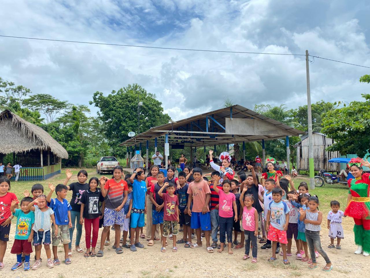 Niños y familias de la Comunidad Nativa Santa Clara de Uchunya, Ucayali, Perú