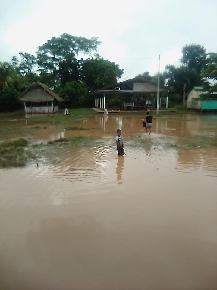 Desborde del río Aguaytía e inundación de la comunidad