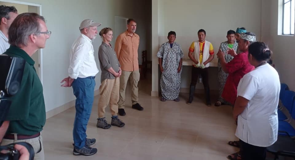 Visita de la embajadora Lisa Kenna a la comunidad