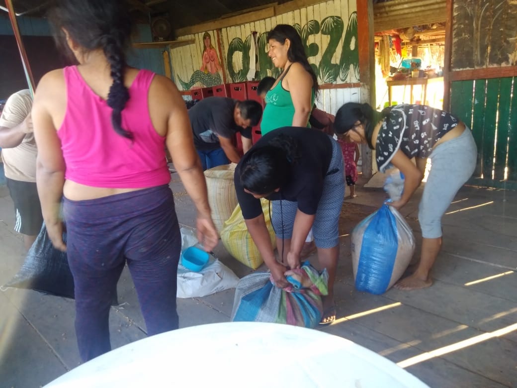 Entrega de semillas de maíz nativo a los comuneros