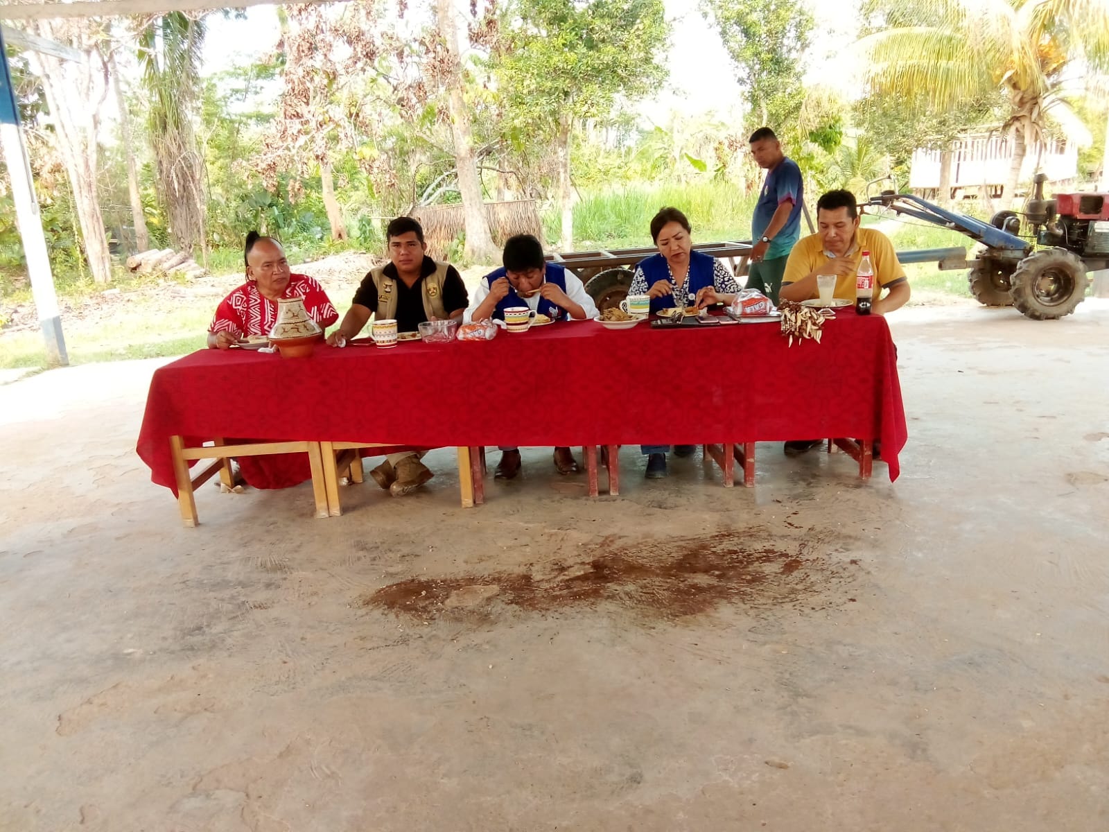 Foto adicional — En días pasados tuvimos la grata visita del señor Defensor…