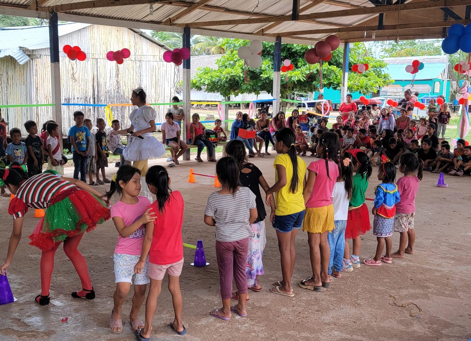 Foto adicional — Con alegria nuestros niños celebraron la navidad en la…