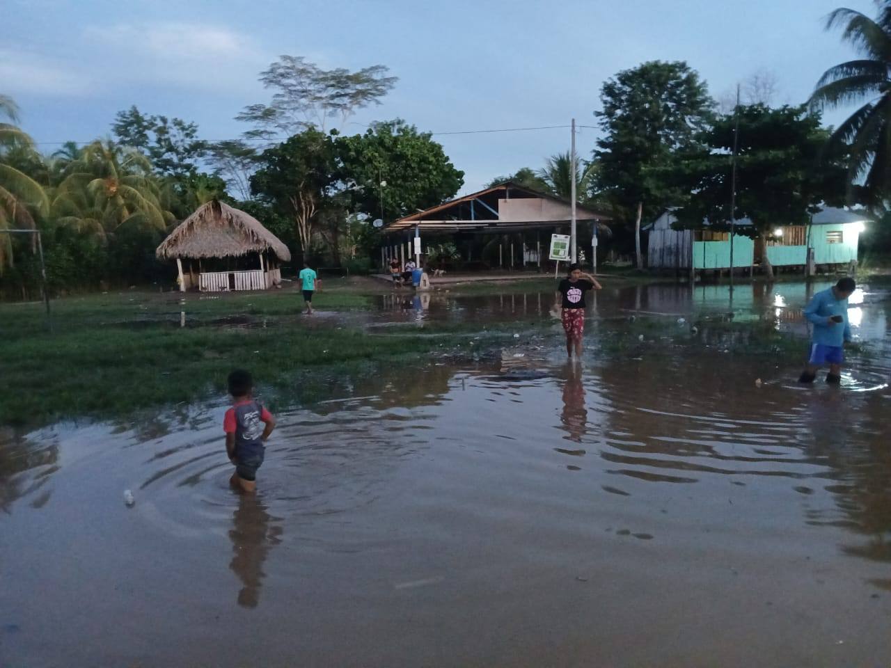 Apoyo de Salud Nueva Requena y Ocho Sur por inundaciones
