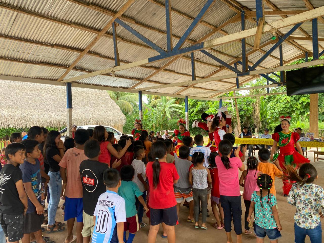 Foto adicional — Nuestros niños celebraron la navidad a todo lo grande con…